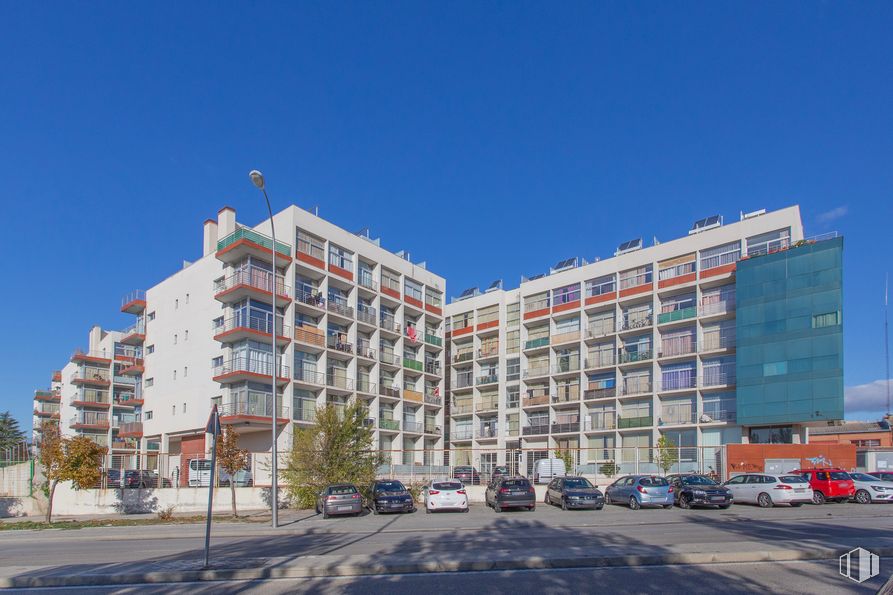 Oficina en venta en Carretera Villaverde a Vallecas, Villa de Vallecas, Madrid, 28031 con edificio, cielo, durante el día, propiedad, ventana, luz de la calle, bloque de pisos, diseño urbano, arquitectura y condominio alrededor