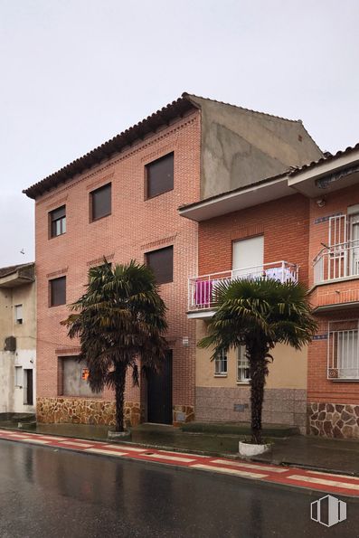 Retail for sale at Calle Caballa, 20, Portillo de Toledo, Toledo, 45512 with building, window, plant, sky, water, tree, urban design, neighbourhood, house and residential area around