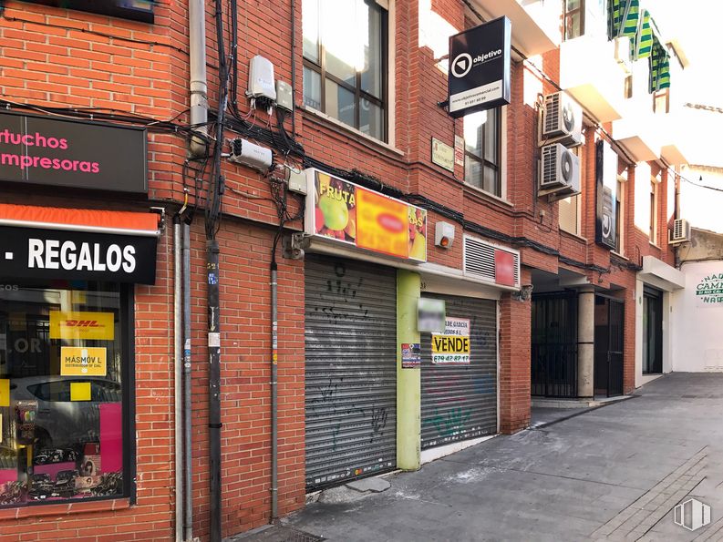 Local en alquiler y venta en Calle Coronados, 10, Pinto, Madrid, 28320 con ventana, propiedad, edificio, alumbrado, arquitectura, ladrillo, barrio, superficie de carretera, casa y albañilería alrededor