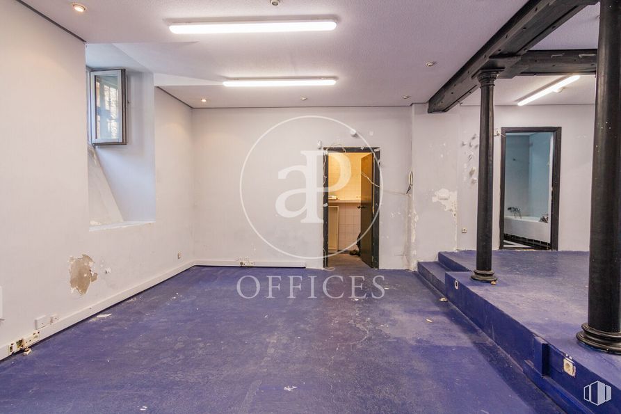 Oficina en venta en Zona Palacio, Centro, Madrid, 28013 con ventana, accesorio, madera, edificio, puerta, hall, suelo, suelos, techo y pintura alrededor