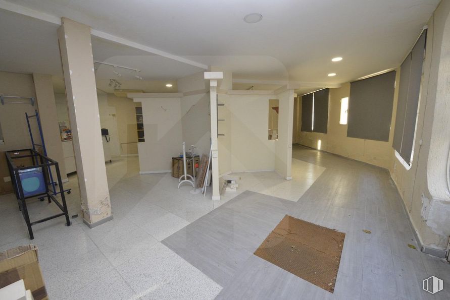 Local en alquiler en Zona centro, Valdemoro, Madrid, 28341 con mueble, accesorio, suelos, madera, puerta, suelo, edificio, hall, inmobiliario y techo alrededor