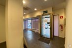 Retail for sale at Zona Centro, Cuenca, 16002 with fixture, door, hall, floor, flooring, glass, ceiling, building, tile flooring and event around