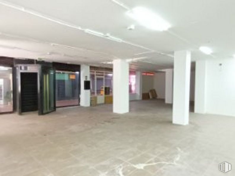 Retail for sale & for rent at Calle Lope de Vega, 47, Getafe, Madrid, 28904 with fixture, flooring, hall, ceiling, building material, event, concrete, composite material, building and plaster around