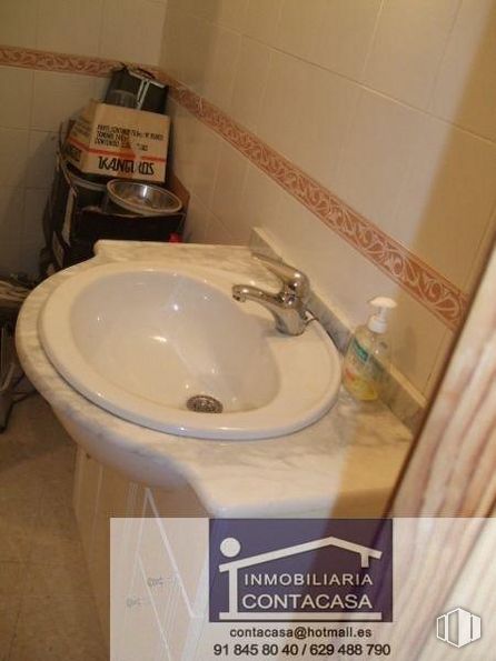 Retail for sale at Centro, Miraflores de la Sierra, Madrid, 28792 with sink, brown, tap, bathroom sink, plumbing fixture, bathroom, purple, fluid, wood and plumbing around