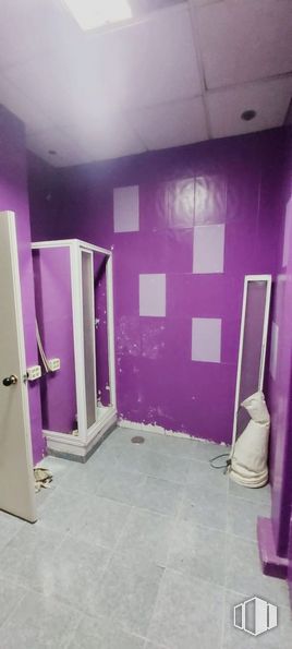 Retail for sale at Calle Lucero, La Latina, Madrid, 28047 with luggage & bags, purple, fixture, door, interior design, violet, bathroom, line, floor and wall around