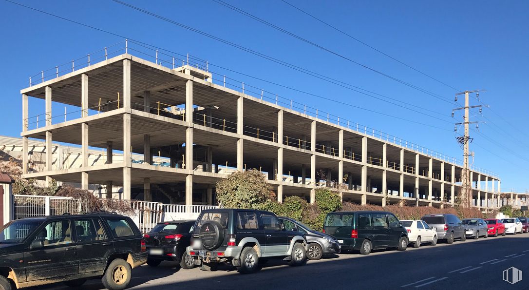 Office for sale & for rent at Calle Méjico, 18, Guadalajara, 19004 with car, building, tire, wheel, land vehicle, sky, vehicle, shade, automotive tire and urban design around