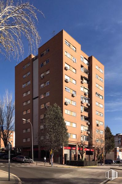 Local en alquiler en Calle Callao, 42, Fuenlabrada, Madrid, 28945 con edificio, cielo, durante el día, propiedad, nube, ventana, árbol, luz de la calle, bloque de pisos y diseño urbano alrededor