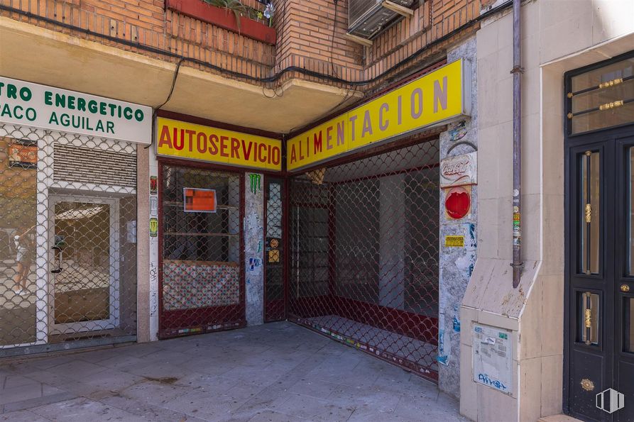 Local en alquiler y venta en Plaza Rivas, 6, Coslada, Madrid, 28820 con puerta, accesorio, inmobiliario, fachada, gas, pintura, ciudad, edificio, ladrillo y material compuesto alrededor