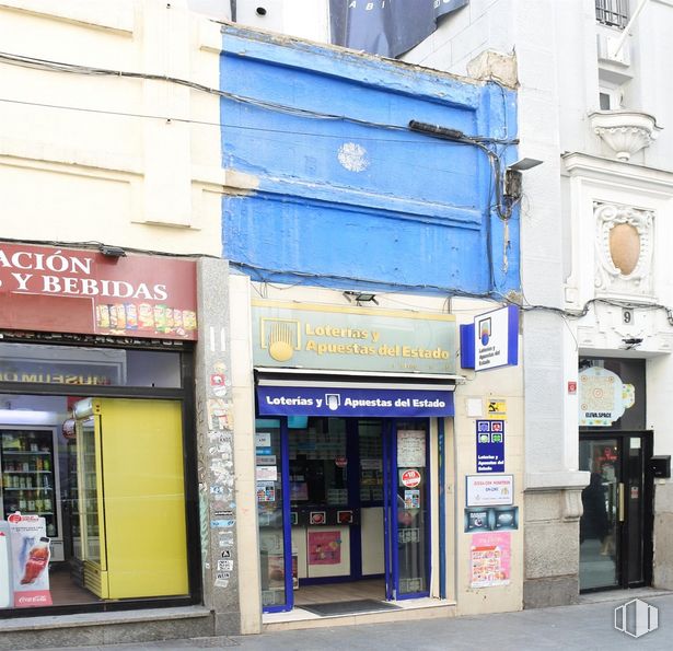 Retail for sale at Zona Centro, Centro, Madrid, 28012 with building, fixture, door, neighbourhood, facade, city, window, mixed-use, font and gas around