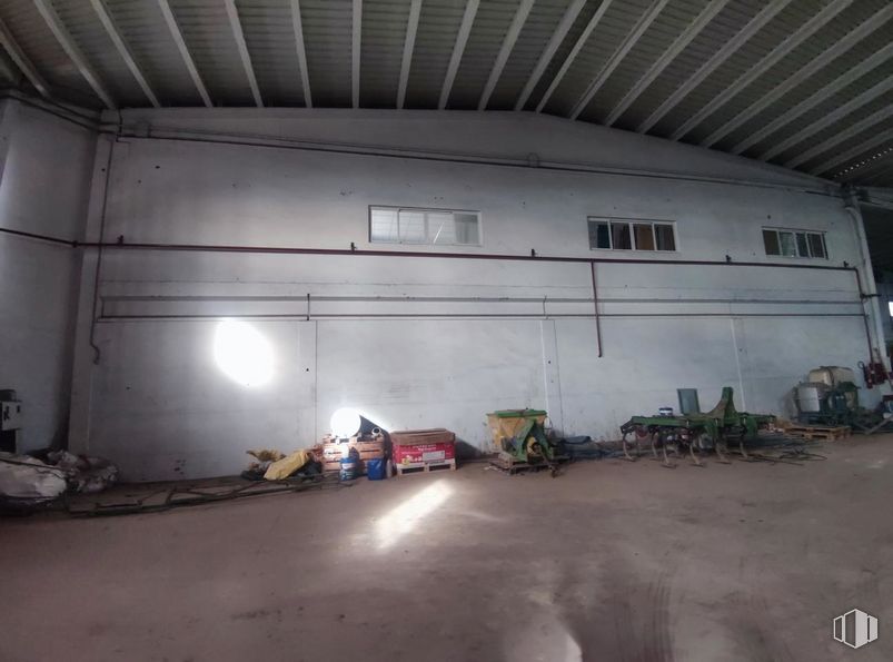 Industrial for sale at Polígono industrial Villacañas, Villacañas, Toledo, 45860 with hall, building, fixture, flooring, composite material, ceiling, concrete, tints and shades, building material and event around