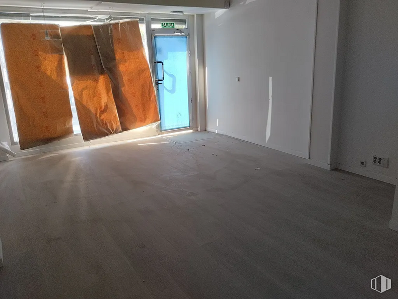 Local en alquiler en Calle Fermín Caballero, Fuencarral - El Pardo, Madrid, 28034 con accesorio, madera, suelos, suelo, madera dura, techo, material compuesto, tinte para madera, contrachapado y escayola alrededor