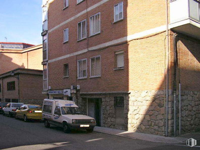 Local en alquiler en Zona San Antonio, Ávila, 05005 con camioneta, coche, edificio, rueda, neumático, vehículo, ventana, cielo, superficie de carretera y vehículo motorizado alrededor