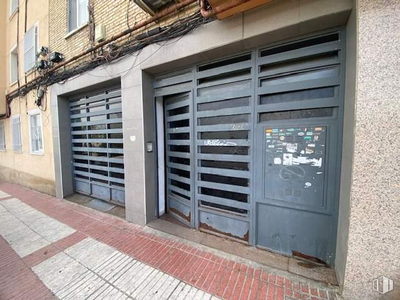 Local en venta en Calle Circe, 56, San Blas - Canillejas, Madrid, 28022 con puerta, ventana, material compuesto, metal, hormigón, puerta y puerta de casa alrededor