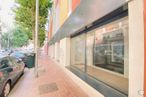 Retail for rent at Zona Centro Móstoles, Móstoles, Madrid, 28931 with wheel, car, tire, building, property, vehicle, plant, automotive lighting, window and tree around