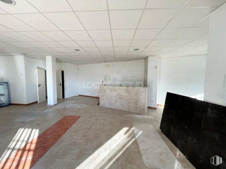 Local en venta en Avenida Circunvalación, Daganzo de Arriba, Madrid, 28814 con ebanistería, accesorio, madera, diseño de interiores, gris, suelo, piso, pasillo, techo y material compuesto alrededor