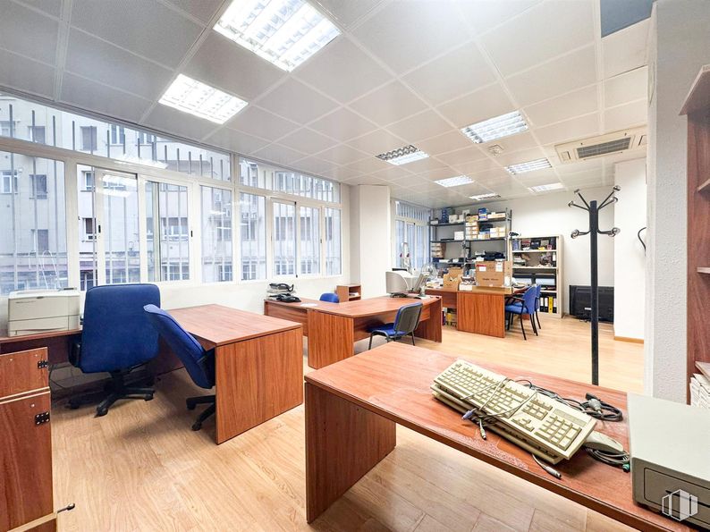 Office for sale at Calle Guzmán el Bueno, Chamberí, Madrid, 28003 with desk, light fixture, chair, furniture, interior design, office chair, office equipment, table, flooring and ceiling around