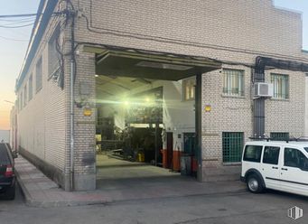 Industrial for sale at Polígono Los Caballos, Humanes de Madrid, Madrid, 28970 with van, building, car, automotive parking light, wheel, land vehicle, tire, property, sky and vehicle around