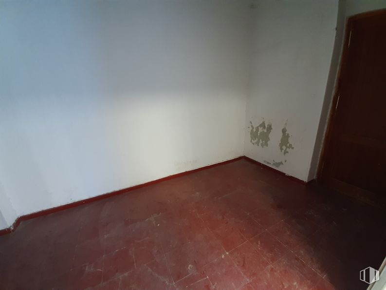 Local en venta en Calle Isidro Fernández, Fuencarral - El Pardo, Madrid, 28034 con marrón, madera, accesorio, pintura, suelo, tinte para madera, suelos, madera dura, material compuesto y puerta alrededor