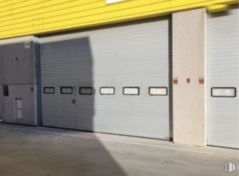 Industrial for sale at Calle Laguna del Marquesado, Villaverde, Madrid, 28021 with door, yellow, wood, fixture, asphalt, siding, road surface, facade, composite material and garage door around