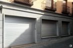 Local en alquiler en Zona San Juan de los Reyes, Toledo, 45002 con persiana de la ventana, ventana, edificio, accesorio, asfalto, madera, superficie de carretera, puerta de garaje, ladrillo y sombra alrededor