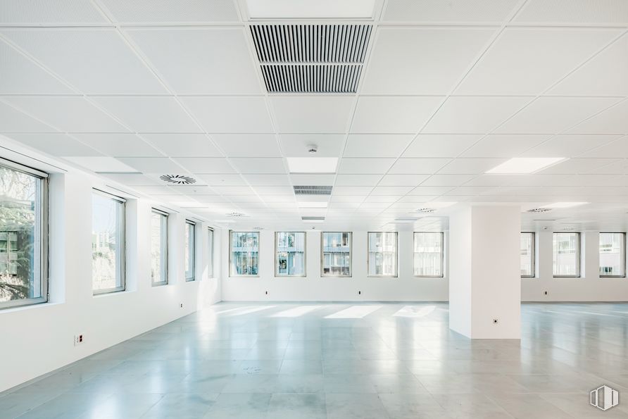 Office for rent at Paseo Castellana, 42, Salamanca, Madrid, 28046 with window, fixture, hall, interior design, floor, building, flooring, material property, glass and ceiling around