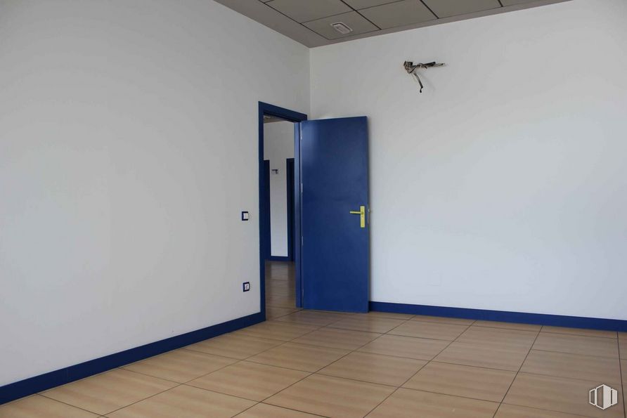 Oficina en alquiler en Calle Luis I, 60, Villa de Vallecas, Madrid, 28031 con puerta, edificio, accesorio, diseño de interiores, piso, madera, suelo, pintura, techo y madera alrededor