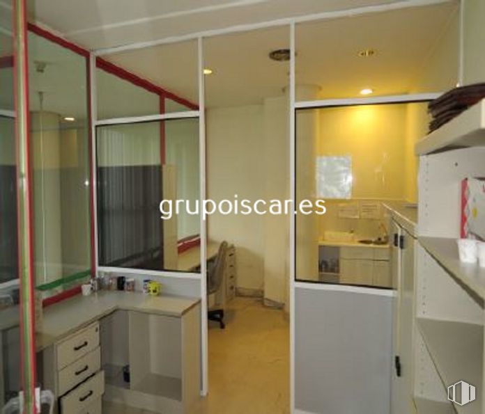 Oficina en venta en Calle Gobelas, 31, Moncloa - Aravaca, Madrid, 28023 con cajonera, mueble, edificio, accesorio, madera, suelo, piso, ebanistería, casa y exterior automotriz alrededor