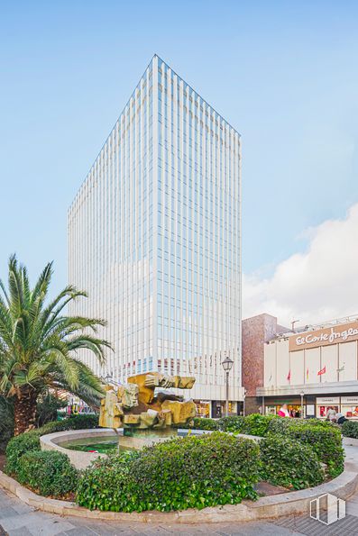 Oficina en alquiler en Torre Serrano, Calle Serrano, 47, Salamanca, Madrid, 28001 con edificio, planta, cielo, rascacielos, durante el día, bloque de pisos, árbol, diseño urbano, vegetación y torre alrededor