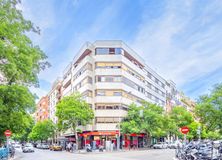 Office for sale at Calle Ferraz, 50, Moncloa - Aravaca, Madrid, 28008 with building, sky, cloud, property, infrastructure, wheel, tower block, tree, car and condominium around