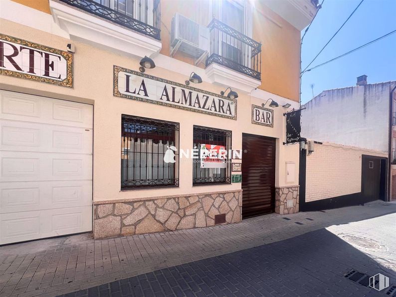 Local en alquiler en Zona Centro, Illescas, Toledo, 45200 con ventana, edificio, fachada, cielo, superficie de la carretera, fuente, tintes y matices, casa, asfalto y accesorio alrededor