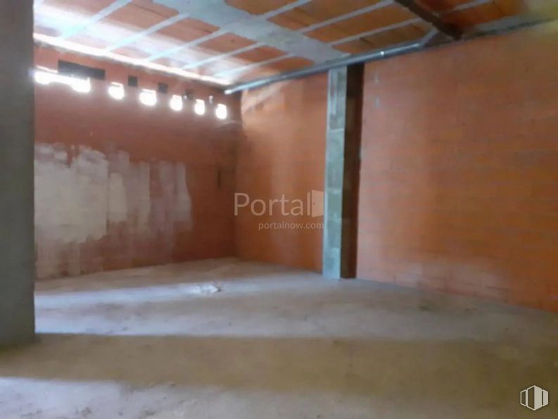 Retail for sale at Calle Magallanes, Torrijos, Toledo, 45500 with property, wood, hall, floor, flooring, wall, composite material, hardwood, shade and ceiling around