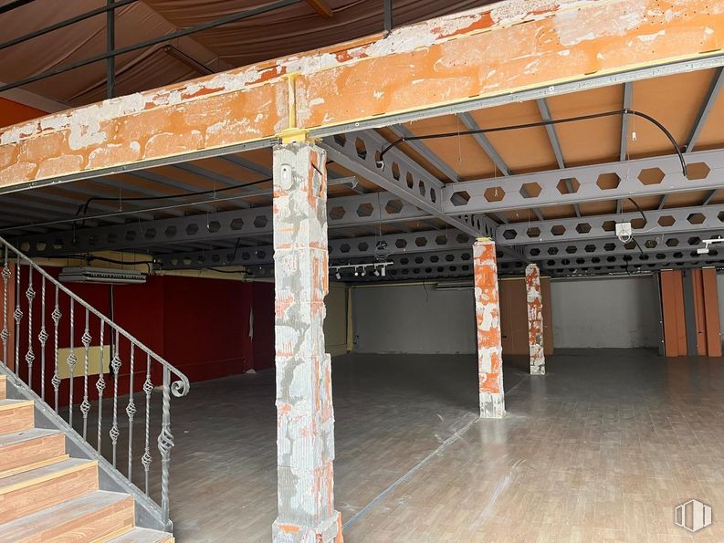 Industrial for sale & for rent at Calle Sol, Arganda del Rey, Madrid, 28500 with wood, floor, wall, beam, composite material, flooring, building material, gas, ceiling and concrete around