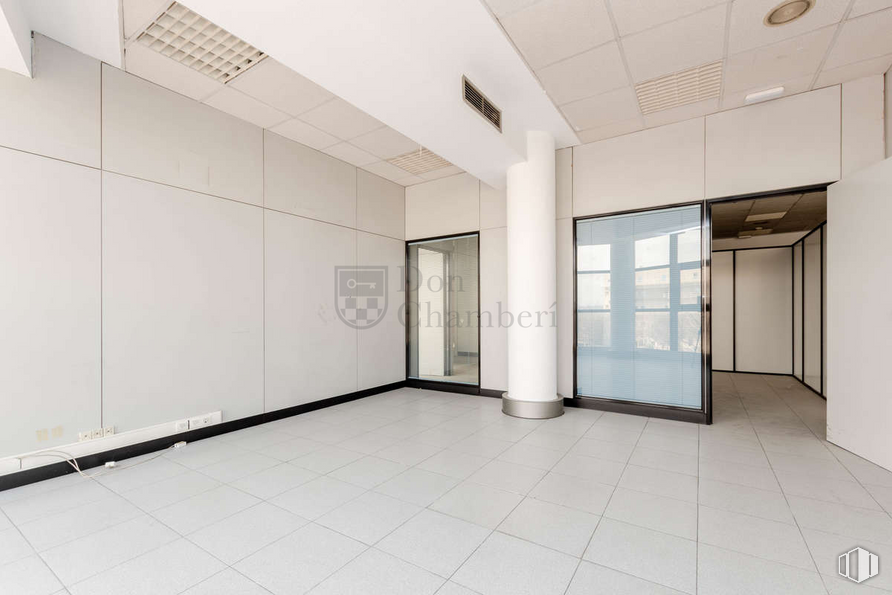 Oficina en venta en Avenida San Pablo, Coslada, Madrid, 28820 con puerta, edificio, ventana, accesorio, alumbrado, hall, suelos, suelo, techo y vidrio alrededor