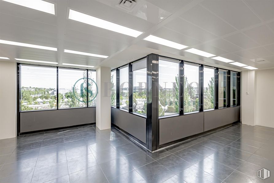 Oficina en alquiler en Edificio Egeo, Avenida Partenón, 4-6 , Barajas, Madrid, 28042 con ventana, edificio, accesorio, interiorismo, madera, hall, suelo, sombra, suelos y inmobiliario alrededor