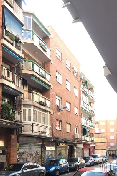 Local en venta en Calle Gallegos, 4, Alcalá de Henares, Madrid, 28807 con coche, edificio, ventana, vehículo terrestre, neumático, rueda, vehículo, bloque de torre, diseño urbano y condominio alrededor