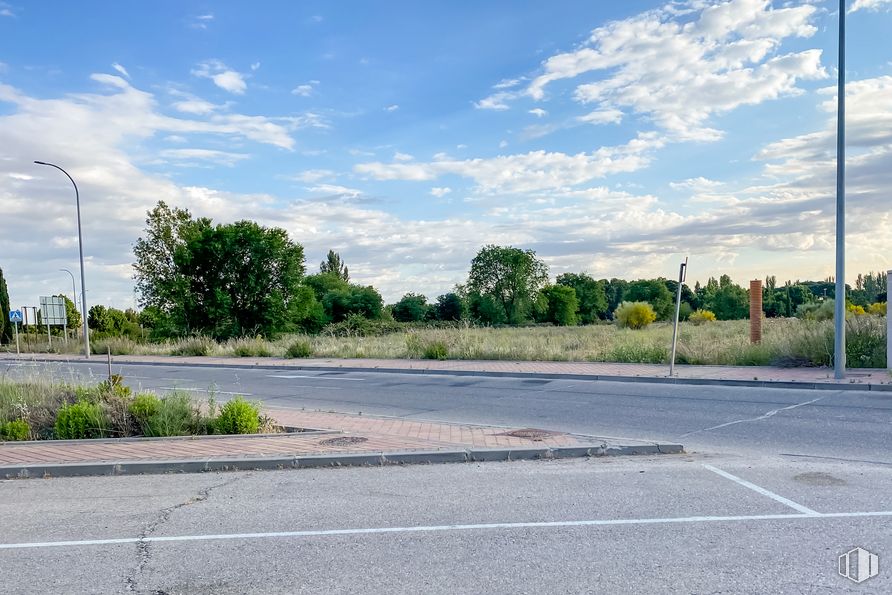 Suelo en venta en Polígono industrial Meco, Meco, Madrid, 28880 con nube, cielo, planta, durante el día, superficie de la carretera, asfalto, lote de terreno, árbol, luz de la calle y zona residencial alrededor