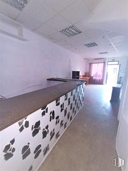 Retail for sale & for rent at Calle Hermanamiento, Ayllón, Segovia, 40520 with building, interior design, wood, fixture, hall, wall, flooring, ceiling, space and hardwood around