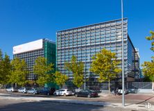 Office for sale at Edificio 1, Calle Huelva, 16, Alcobendas, Madrid, 28100 with car, building, sky, tree, wheel, vehicle, urban design, neighbourhood, tower block and road surface around