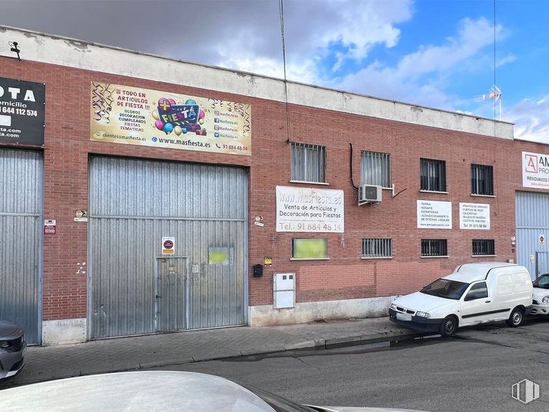 Nave en venta en Polígono industrial Carretera de Loeches, Torrejón de Ardoz, Madrid, 28850 con edificio, camioneta, luz de estacionamiento automotriz, nube, neumático, coche, propiedad, vehículo, cielo y ventana alrededor