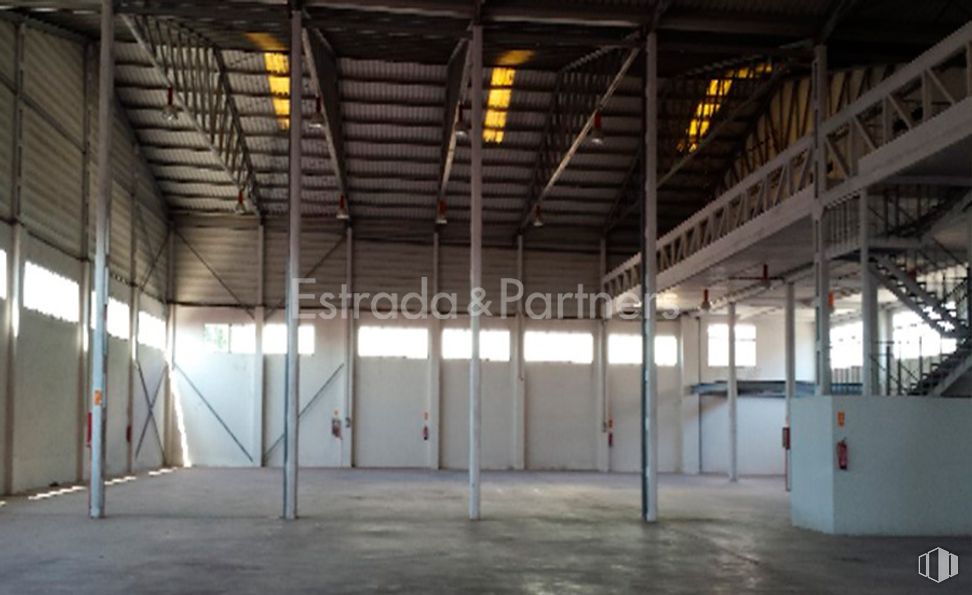 Nave en venta en Polígono Industrial San Marcos, Getafe, Madrid, 28906 con edificio, accesorio, hall, techo, suelos, metal, material compuesto, hormigón, haz y transparencia alrededor