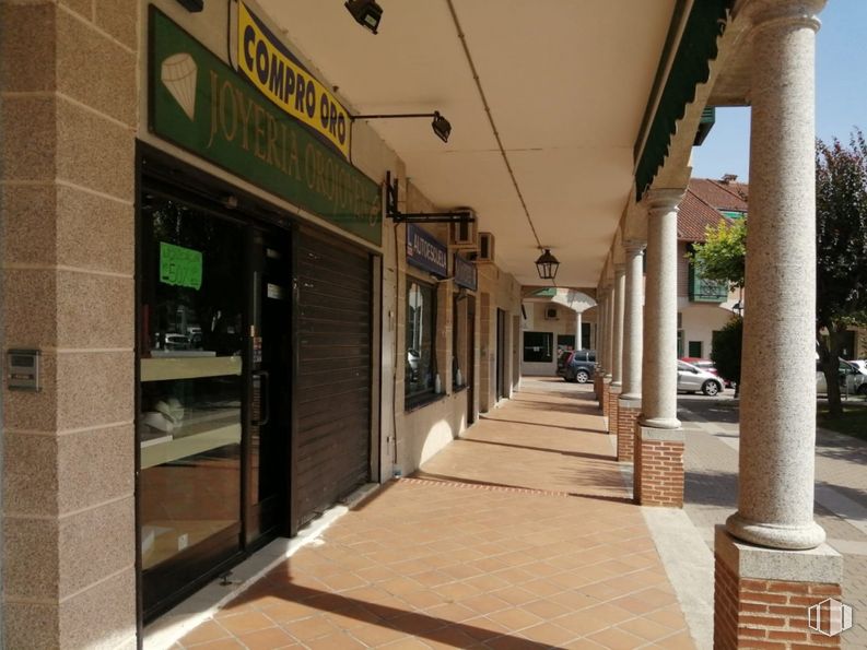 Retail for sale at Zona Centro, Sevilla la Nueva, Madrid, 28609 with plant, shade, road surface, sidewalk, tree, facade, urban design, city, flooring and commercial building around