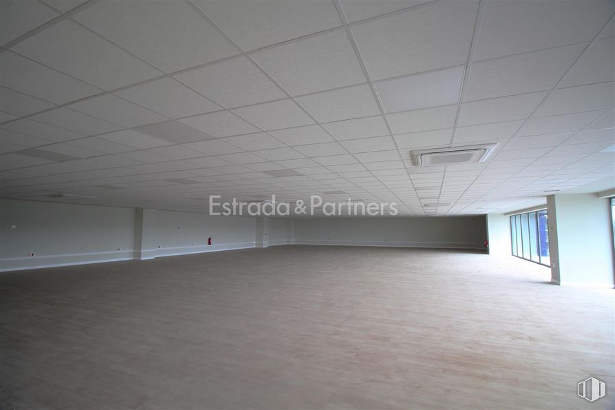 Nave en alquiler en Calle Galileo Galilei, Arroyomolinos, Madrid, 28939 con ventana, suelo, hall, suelos, tintes y matices, material compuesto, espacio, techo, hormigón y sombra alrededor