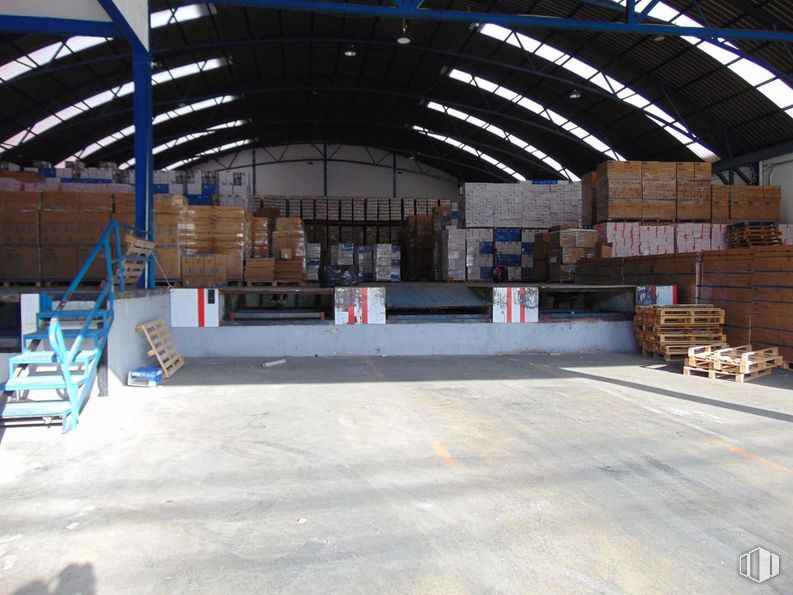 Industrial for rent at Polígono Industrial Las Mezquitas, Getafe, Madrid, 28906 with warehouse, floor, composite material, inventory, building material, factory, beam, steel, shelving and hall around