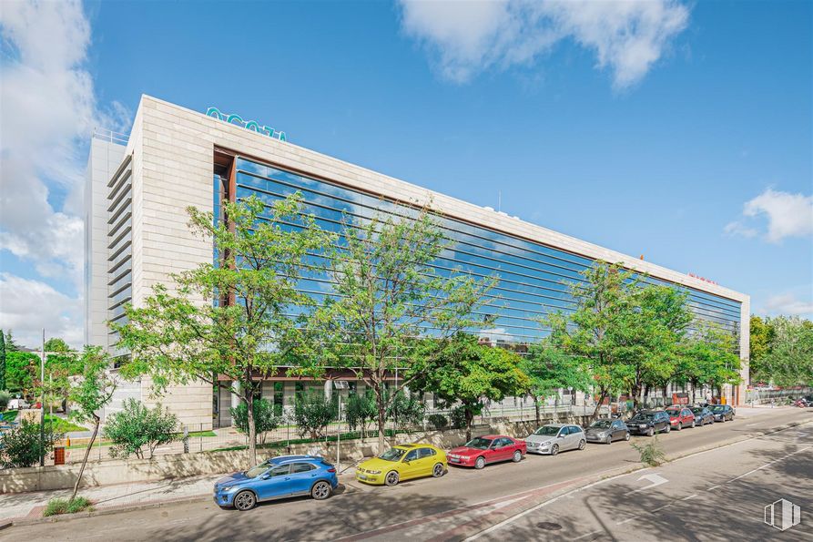 Local en alquiler en Edificio Amura, Calle Cantabria, 2, Alcobendas, Madrid, 28100 con coche, edificio, nube, cielo, propiedad, planta, vehículo, árbol, diseño urbano y arquitectura alrededor