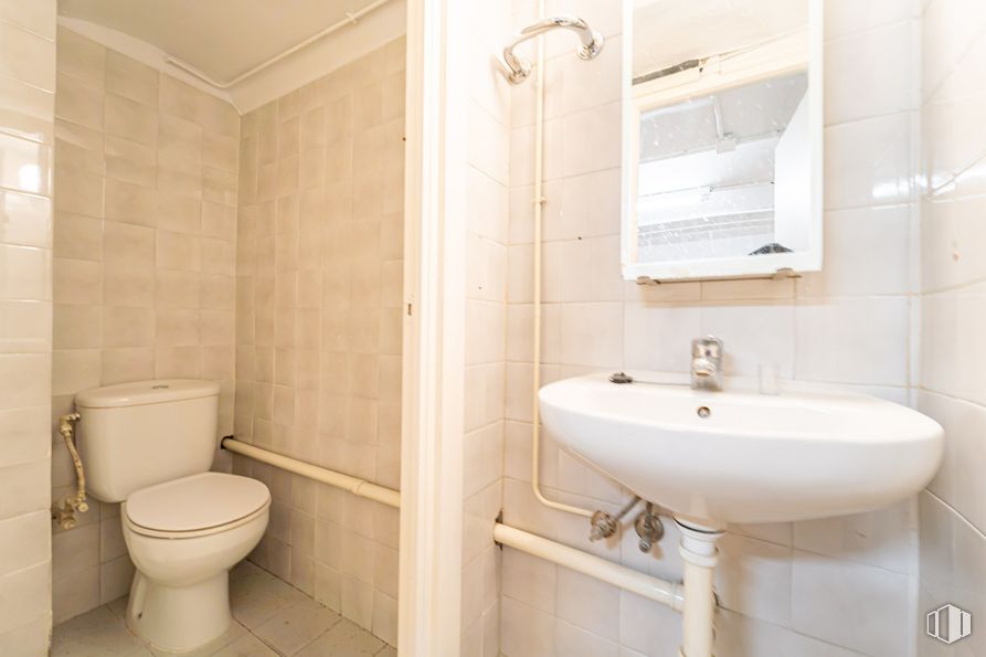 Local en venta en Calle Fernández de la Hoz, Chamberí, Madrid, 28003 con inodoro, fregadero, marrón, grifo, propiedad, accesorios de fontanería, lavabo, cuarto de baño, morado y espejo alrededor