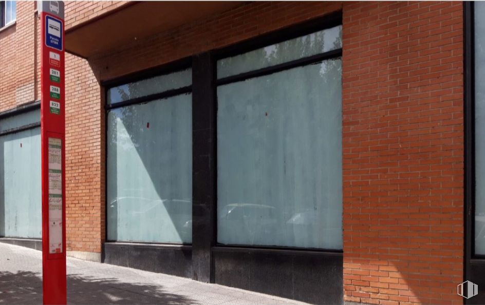 Retail for sale at Avenida Zarauz, San Fernando de Henares, Madrid, 28830 with fixture, brickwork, brick, shade, wood, building material, building, composite material, automotive exterior and tints and shades around