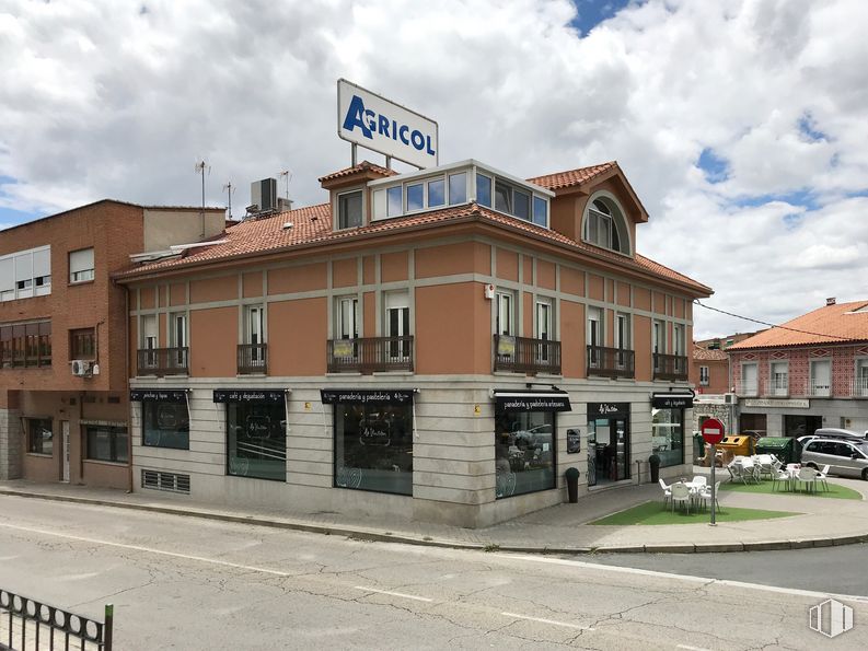 Oficina en alquiler en Calle Frailes, 120, Colmenar Viejo, Madrid, 28770 con edificio, coche, cielo, ventana, nube, planta, casa, mediante, fachada, ciudad y edificio comercial alrededor