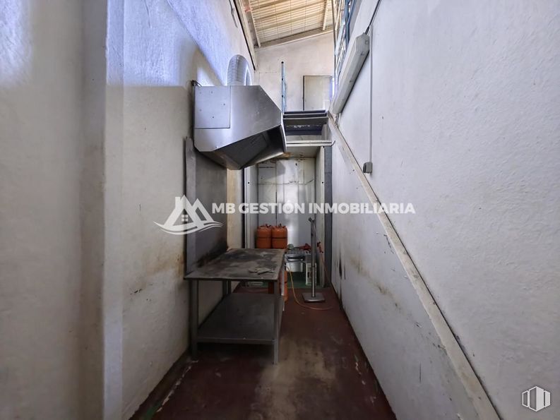 Nave en venta en Camino viejo de Getafe, Fuenlabrada, Madrid, 28946 con edificio, accesorio, madera, casa, suelo, suelos, material compuesto, techo, ciudad y hormigón alrededor