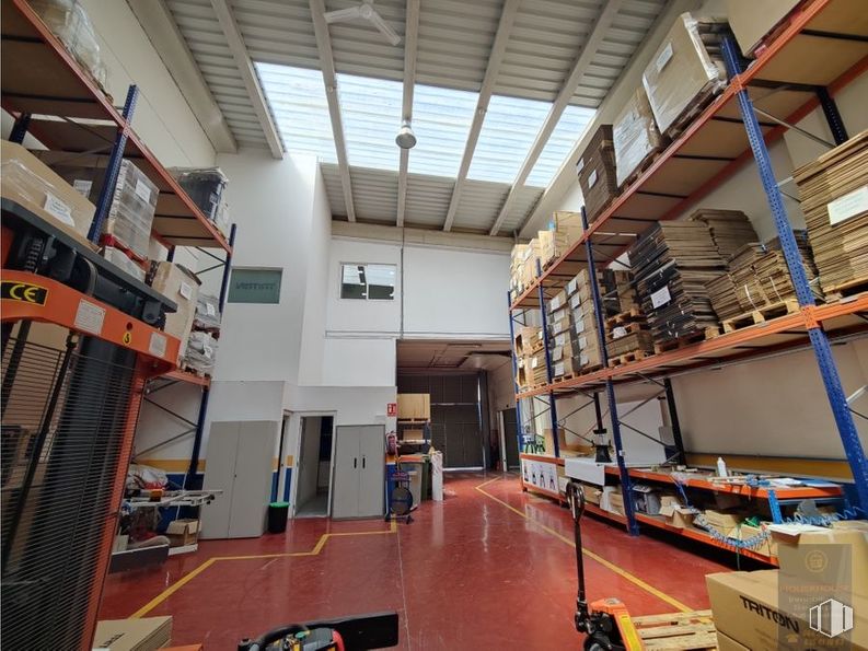 Nave en venta en Polígono Industrial Neinor, Leganés, Madrid, 28914 con edificio, suelo, madera, suelos, ingeniería, hall, estantería, venta al por menor, techo y publicación alrededor