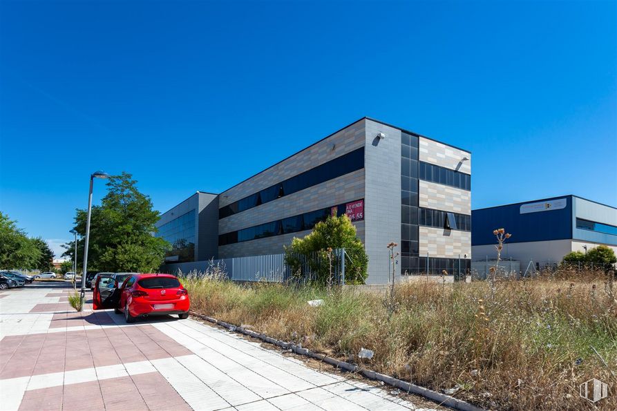 Oficina en alquiler en Centro Empresarial Augusta, Avenida Vía Láctea, 1, San Fernando de Henares, Madrid, 28830 con coche, cielo, planta, edificio, neumático, vehículo, luz de la calle, árbol, rueda y diseño urbano alrededor